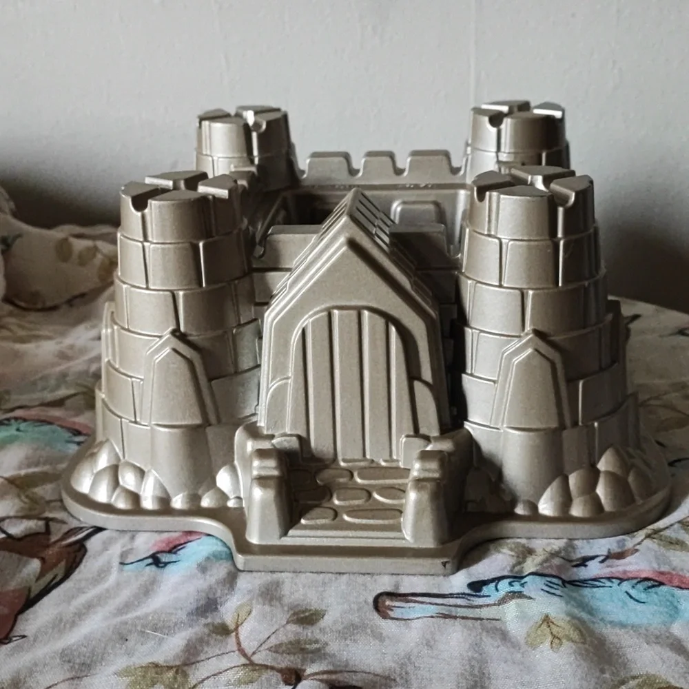 Nordic Ware Castle Williams Sonoma Metal NWOT NordicWare Bundt Cake Mold Pan